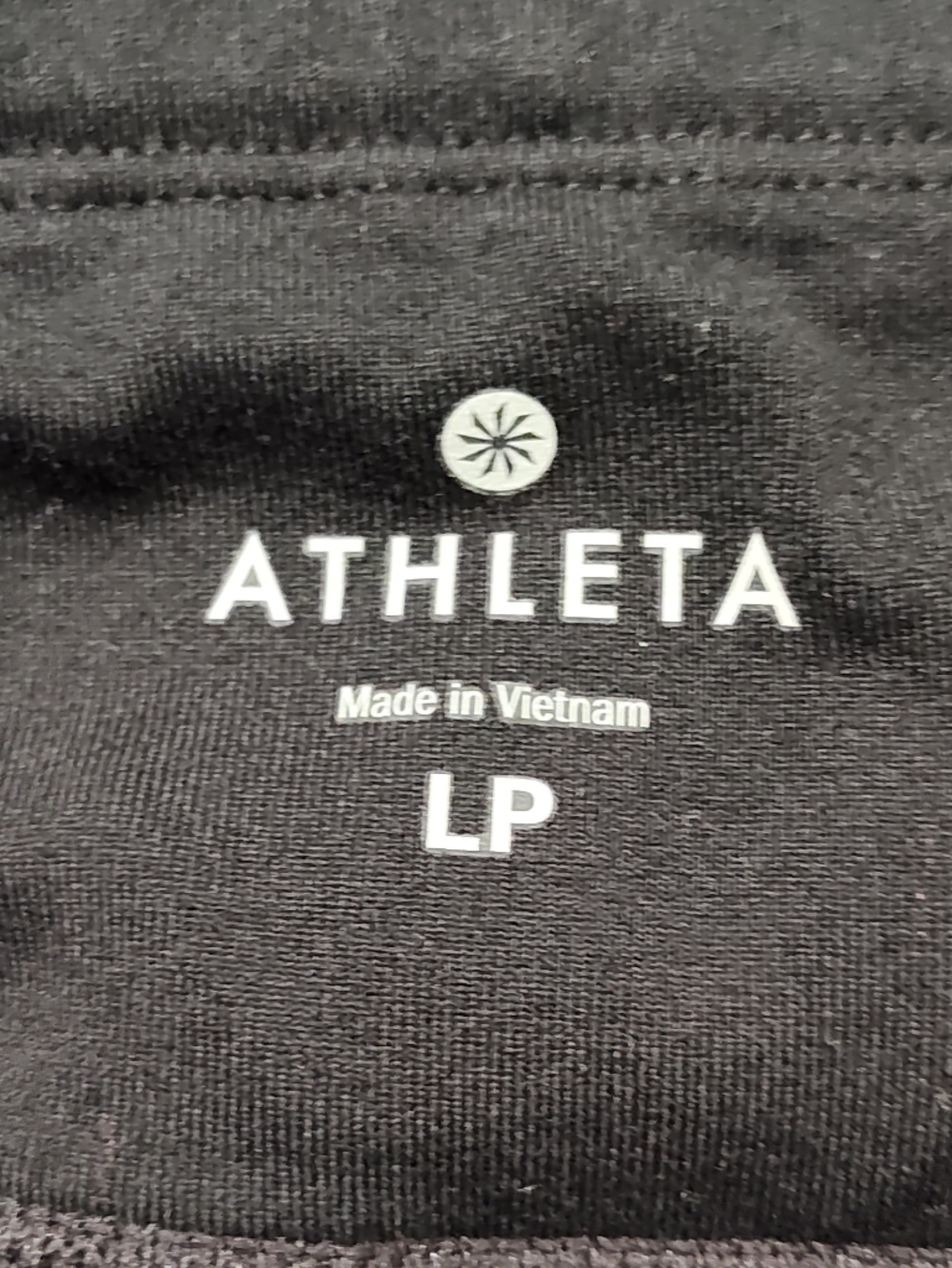 Athleta Shadow Camo Relay 2.0 Capri Leggings Womens Size LP Includes Pockets - Picture 8 of 13